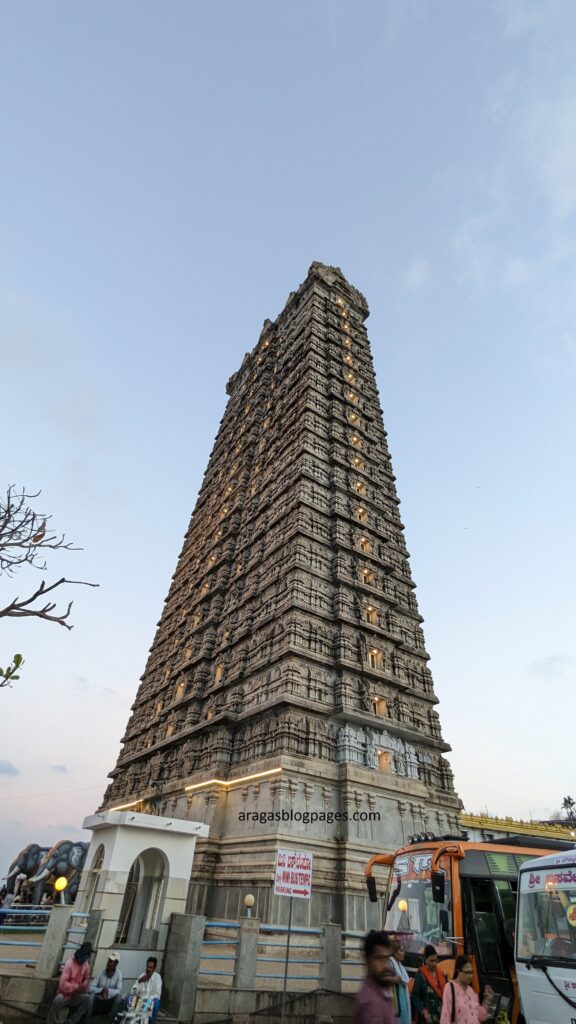 The entrance tower of Murdeshwar